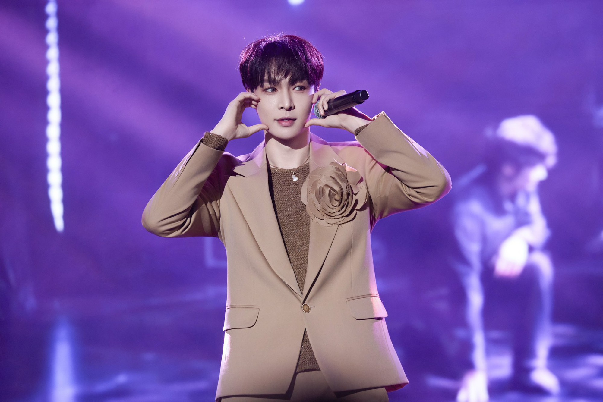 Ca sĩ được coi như báu vật, từng tổ chức concert ở SVĐ Quốc gia nay bị ghẻ lạnh, gạt khỏi nhóm?- Ảnh 1. Ca sĩ được coi như báu vật, từng tổ chức concert ở SVĐ Quốc gia nay bị ghẻ lạnh, gạt khỏi nhóm?- Ảnh 1.