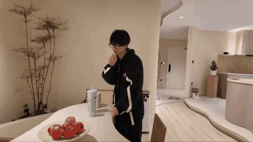 Sống đủ lâu để thấy: Nam nghệ sĩ mua nhà ở chung với bạn gái quản lý, vừa chính thức cầu hôn- Ảnh 7. Sống đủ lâu để thấy: Nam nghệ sĩ mua nhà ở chung với bạn gái quản lý, vừa chính thức cầu hôn- Ảnh 7.