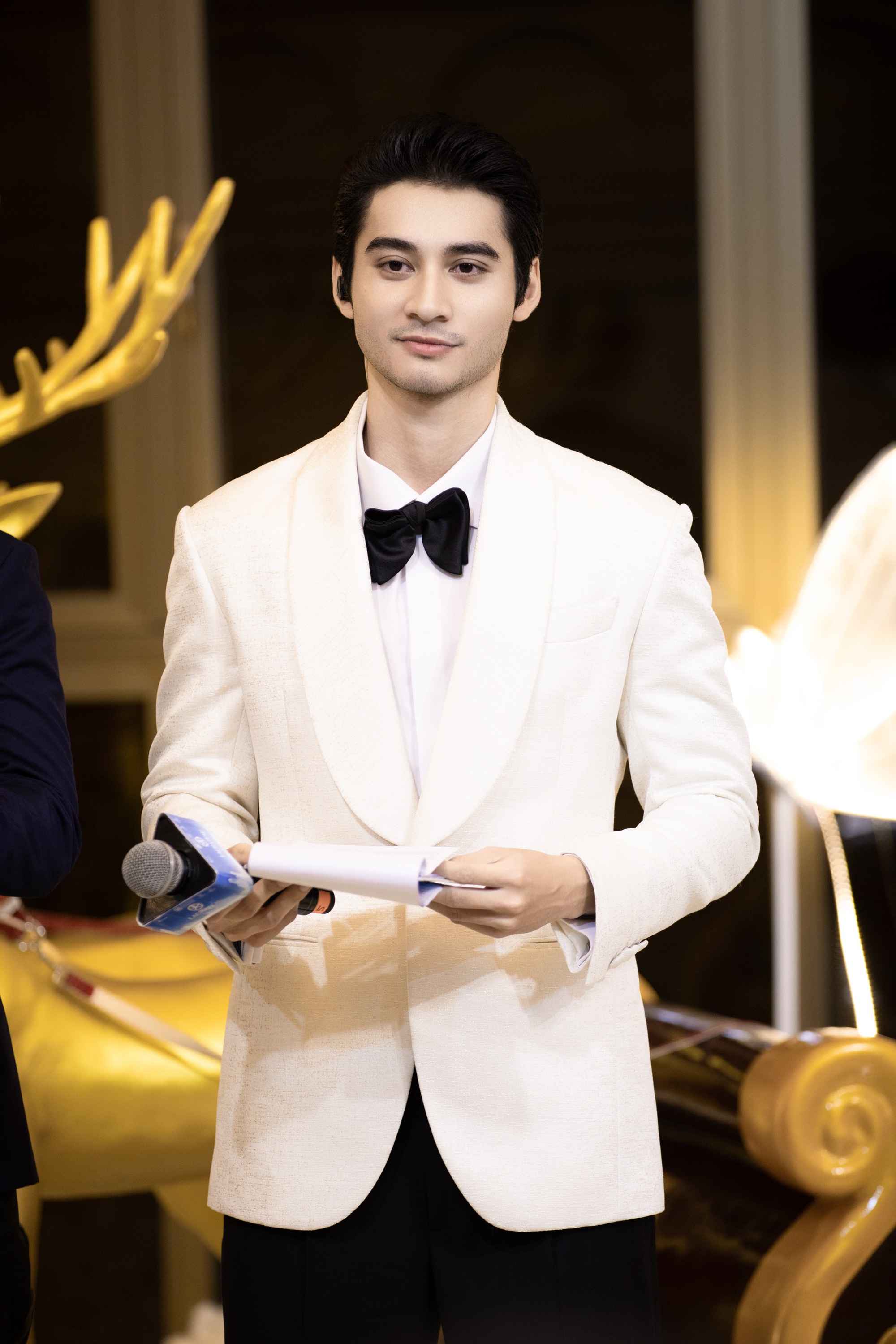 Không ngại đứng cạnh Á vương thế giới, MC Trọng Hiền ngày càng thăng hạng phong độ- Ảnh 2. Không ngại đứng cạnh Á vương thế giới, MC Trọng Hiền ngày càng thăng hạng phong độ- Ảnh 2.