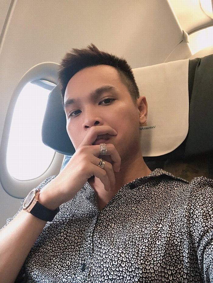 "Ông trùm" Huỳnh Đức Vân cầm đầu đường dây lừa đảo 2.000 tỷ đồng: Sở hữu xe sang, biệt thự ở tuổi 33- Ảnh 3. "Ông trùm" Huỳnh Đức Vân cầm đầu đường dây lừa đảo 2.000 tỷ đồng: Sở hữu xe sang, biệt thự ở tuổi 33- Ảnh 3.