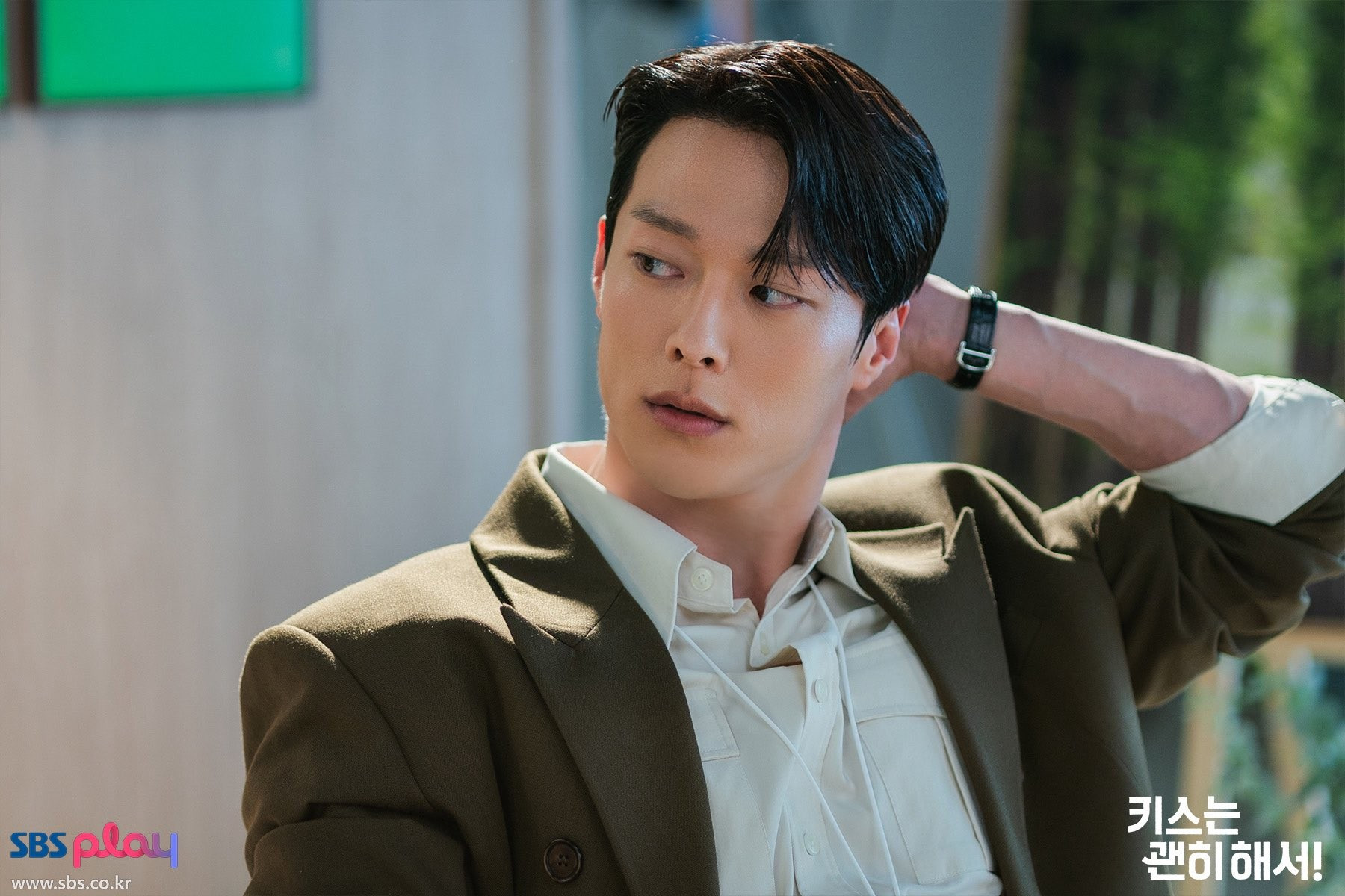 Kiếp trước cứu thế giới mới yêu được tổng tài đẹp phát điên thế này: 10 điểm kinh tế, 100 điểm tinh tế, 1000 điểm visual- Ảnh 7. Kiếp trước cứu thế giới mới yêu được tổng tài đẹp phát điên thế này: 10 điểm kinh tế, 100 điểm tinh tế, 1000 điểm visual- Ảnh 7.