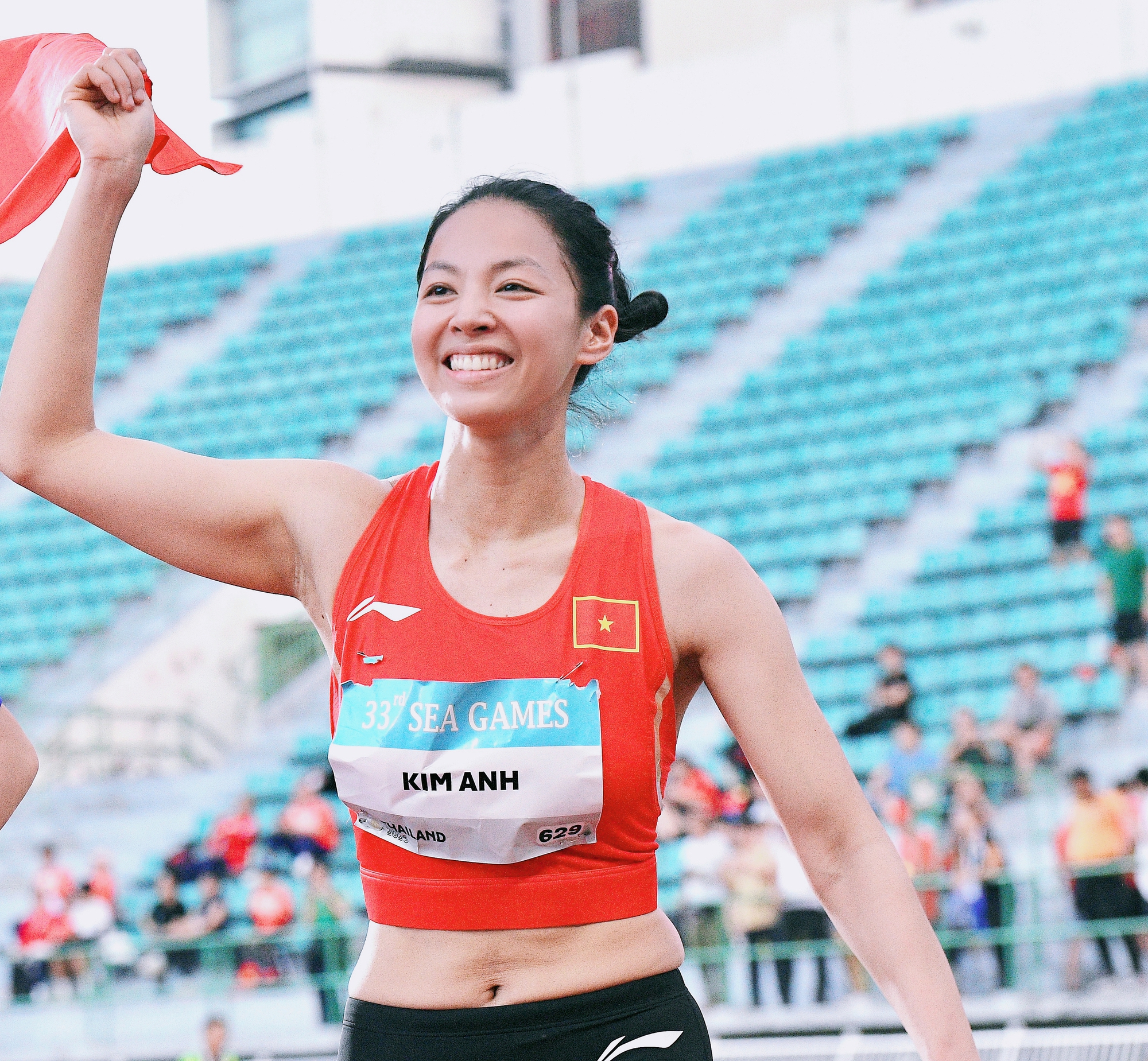 “Nữ thần” điền kinh Việt Nam cực hot ở SEA Games 33 chói sáng giành HCV: Visual cực bén, chân dài nuột nà- Ảnh 5. “Nữ thần” điền kinh Việt Nam cực hot ở SEA Games 33 chói sáng giành HCV: Visual cực bén, chân dài nuột nà- Ảnh 5.