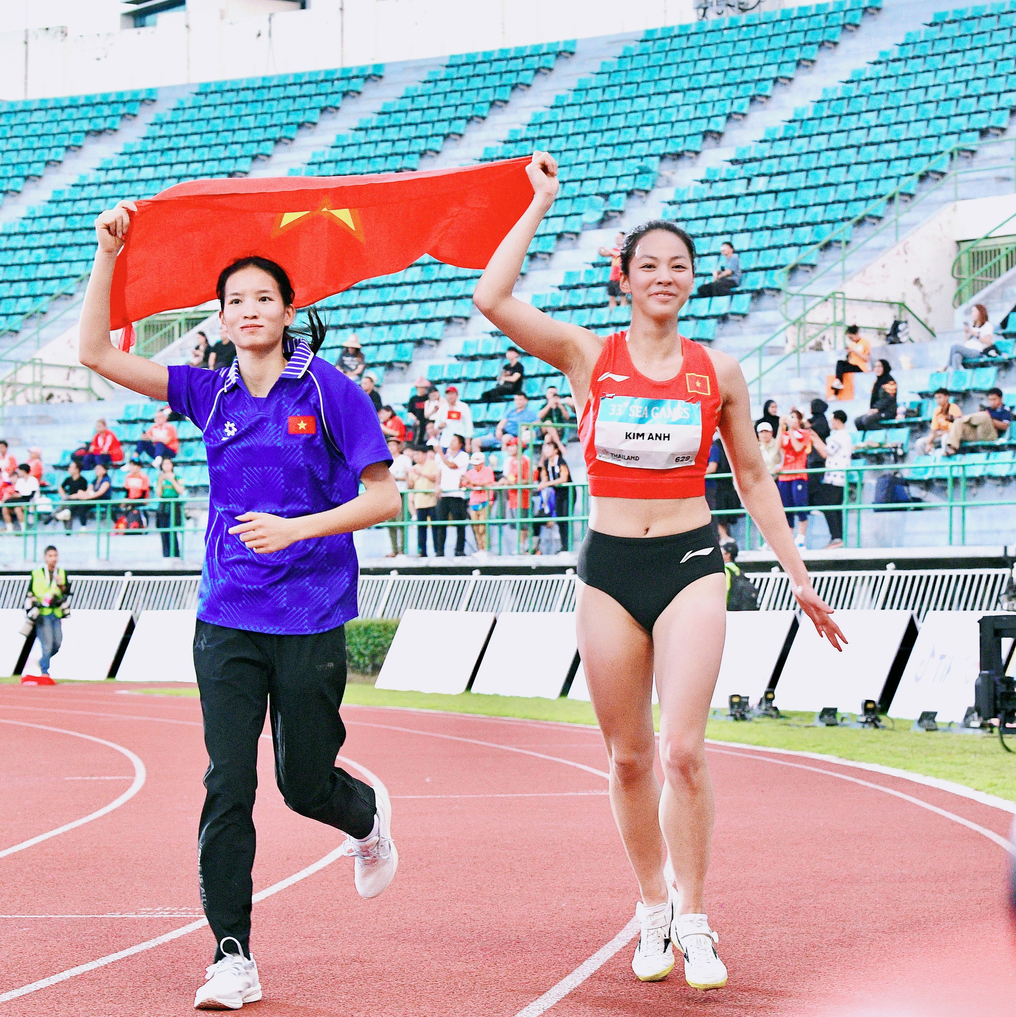 “Nữ thần” điền kinh Việt Nam cực hot ở SEA Games 33 chói sáng giành HCV: Visual cực bén, chân dài nuột nà- Ảnh 6. “Nữ thần” điền kinh Việt Nam cực hot ở SEA Games 33 chói sáng giành HCV: Visual cực bén, chân dài nuột nà- Ảnh 6.