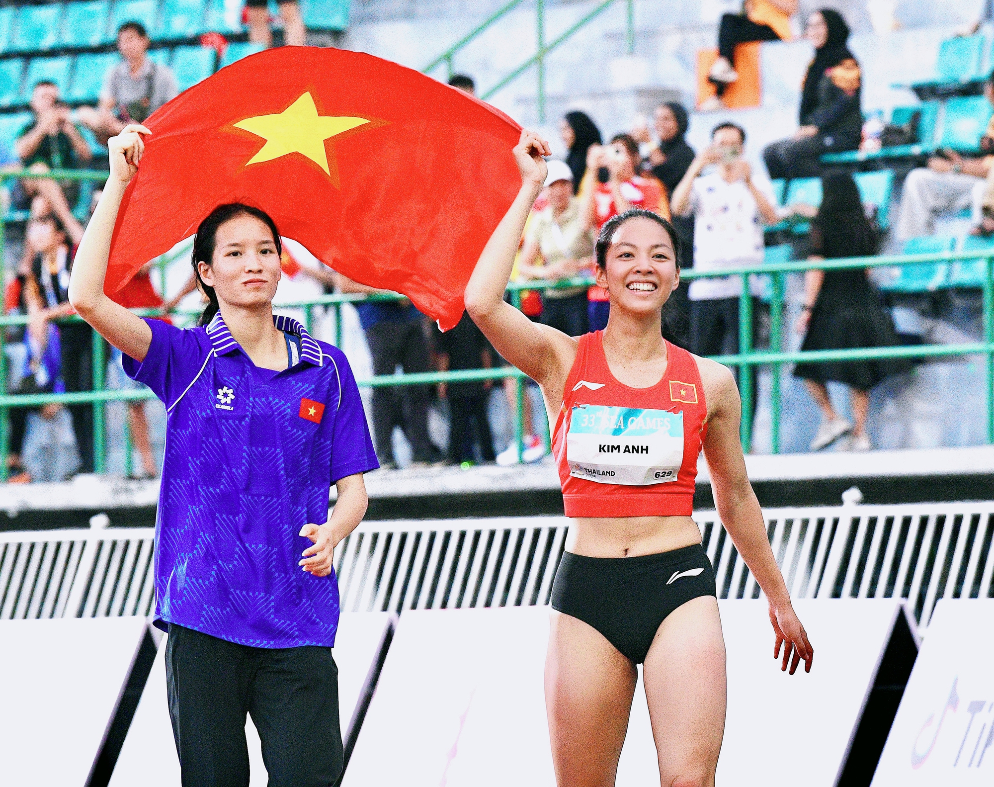 “Nữ thần” điền kinh Việt Nam cực hot ở SEA Games 33 chói sáng giành HCV: Visual cực bén, chân dài nuột nà- Ảnh 7. “Nữ thần” điền kinh Việt Nam cực hot ở SEA Games 33 chói sáng giành HCV: Visual cực bén, chân dài nuột nà- Ảnh 7.