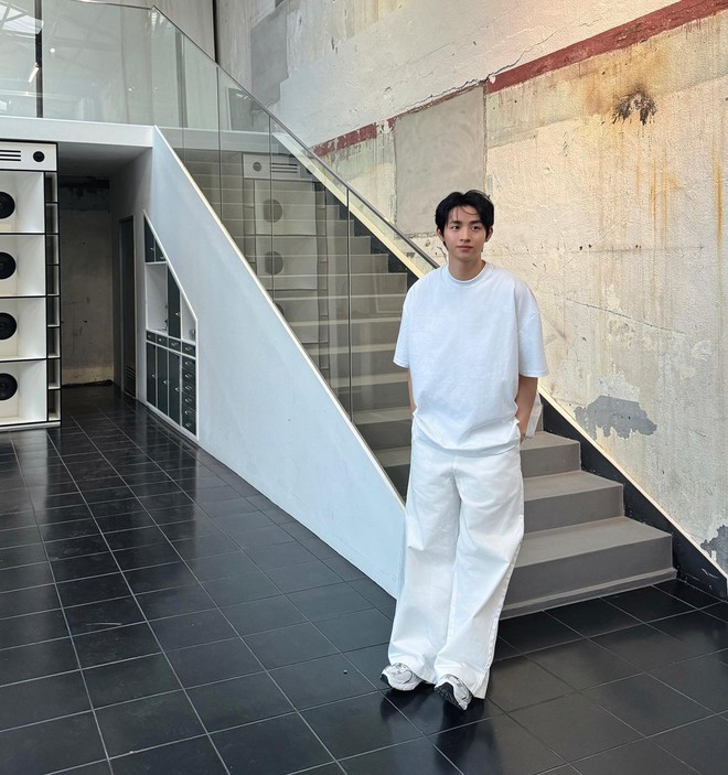 Vbiz có mỹ nam xinh trai chuẩn gout thế hệ mới: Từ visual đến style tưởng đâu “bạn trai nhà bên”- Ảnh 11.