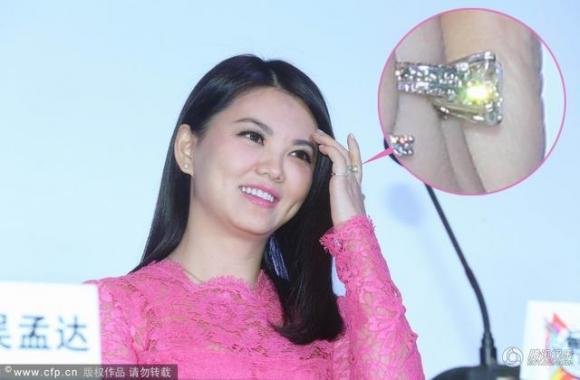 Con g&aacute;i n&oacute;i hớ 1 c&acirc;u, nữ MC nổi tiếng bị "n&eacute;m đ&aacute;" tơi bời: "C&ocirc; ta suốt ng&agrave;y khoe của n&ecirc;n con g&aacute;i mới chảnh choẹ như vậy"- Ảnh 1.