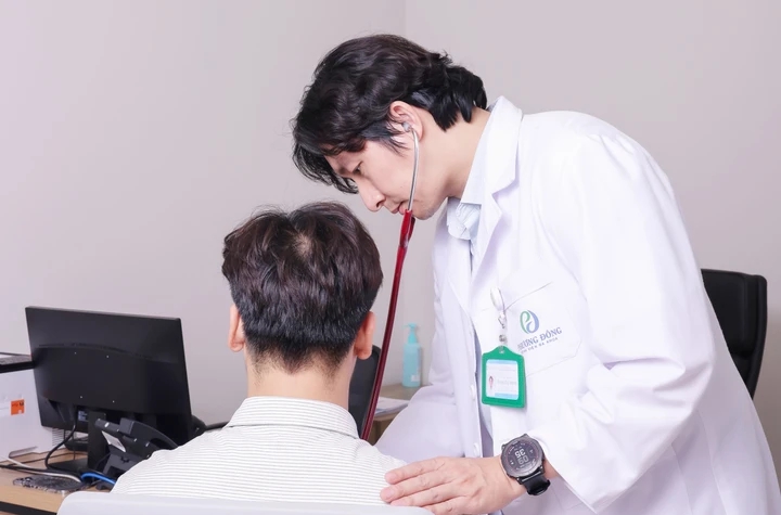 Thực hư chuyện "thoát khỏi đột quỵ trong gang tấc" chỉ với 2 động tác?- Ảnh 1. Thực hư chuyện "thoát khỏi đột quỵ trong gang tấc" chỉ với 2 động tác?- Ảnh 1.