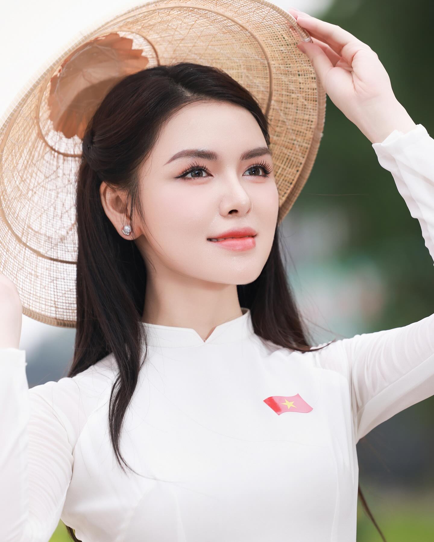 Một mỹ nh&acirc;n phim giờ v&agrave;ng h&uacute;t h&agrave;ng triệu lượt xem- Ảnh 10.