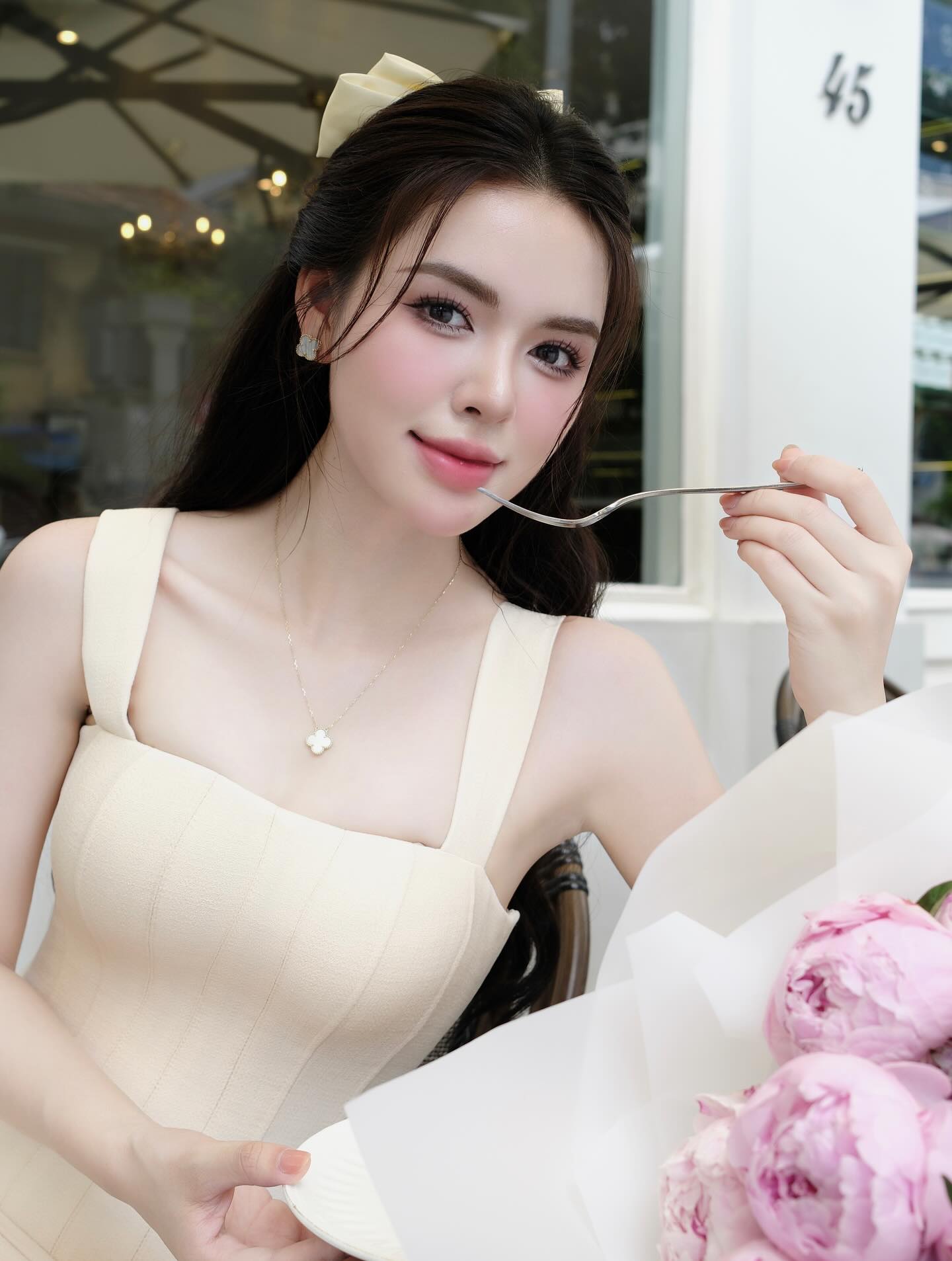 Một mỹ nh&acirc;n phim giờ v&agrave;ng h&uacute;t h&agrave;ng triệu lượt xem- Ảnh 7.