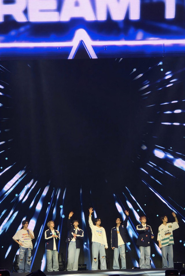 Chỉ một chạm Galaxy S25 Ultra bắt trọn visual “cháy đét” của NCT Dream ở Malaysia- Ảnh 1. Chỉ một chạm Galaxy S25 Ultra bắt trọn visual “cháy đét” của NCT Dream ở Malaysia- Ảnh 1.