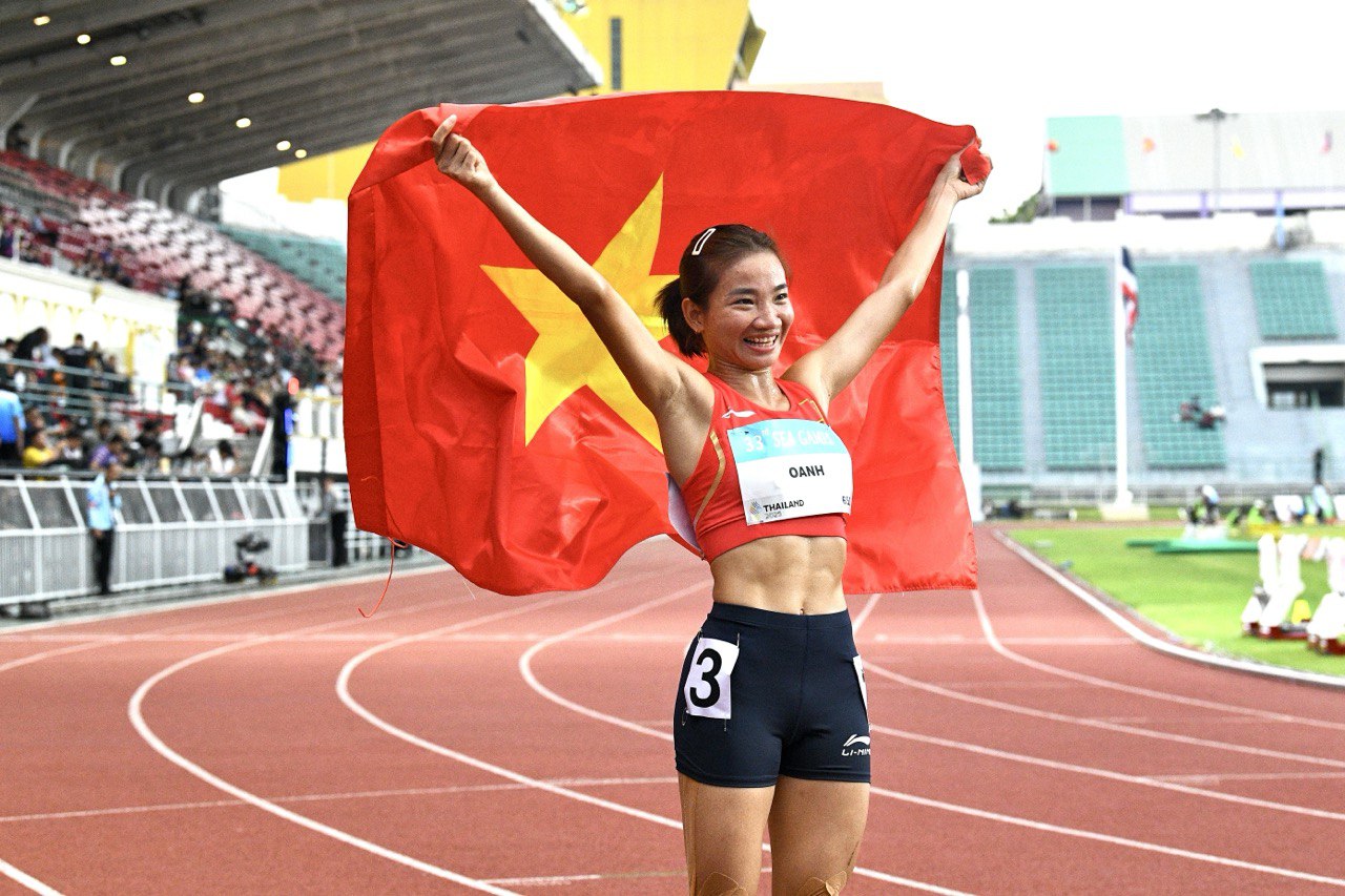 Nguyễn Thị Oanh tạo kỳ t&iacute;ch, gi&agrave;nh hat-trick HCV SEA Games 33- Ảnh 1.