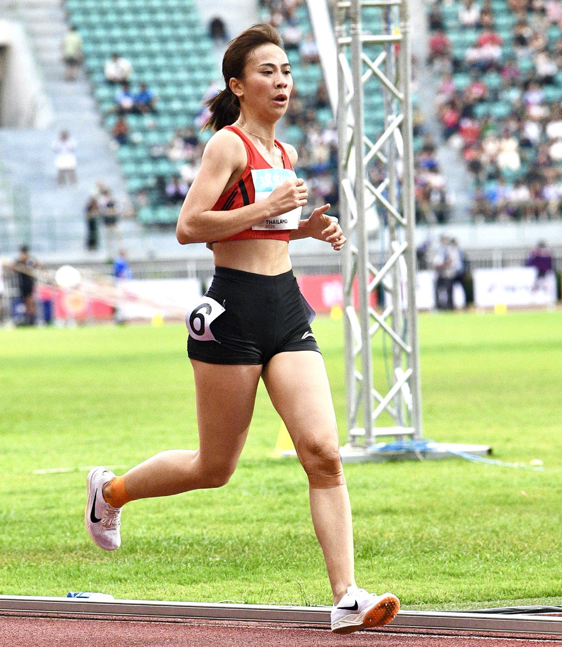 Nguyễn Thị Oanh tạo kỳ t&iacute;ch, gi&agrave;nh hat-trick HCV SEA Games 33- Ảnh 9.