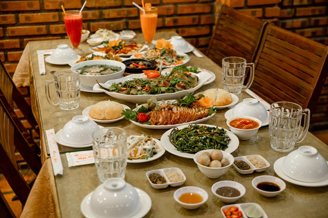 Một bữa ăn 5 triệu v&agrave; &ldquo;cuộc chiến&rdquo; con d&acirc;u -nh&agrave; chồng: Ai sai trong c&acirc;u chuyện đang g&acirc;y b&atilde;o mạng?- Ảnh 2.