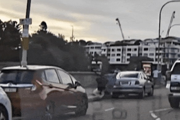 Xả súng ở Úc: Bốn người hùng xông lên đối đầu kẻ khủng bố, 3 người ra đi mãi mãi- Ảnh 2. Xả súng ở Úc: Bốn người hùng xông lên đối đầu kẻ khủng bố, 3 người ra đi mãi mãi- Ảnh 2.