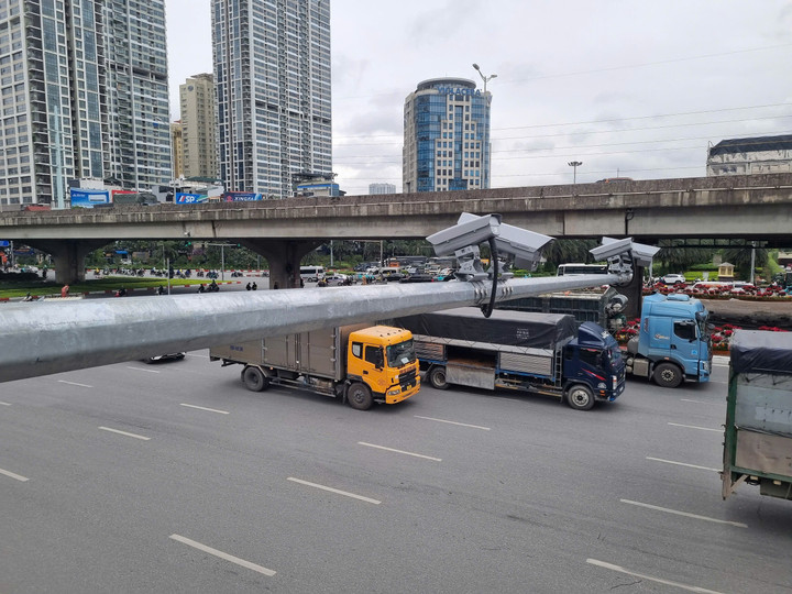 Camera AI ở H&agrave; Nội 'zoom' tới 700m, lưu dữ liệu 75 ng&agrave;y hỗ trợ truy vết vi phạm- Ảnh 4.