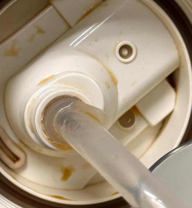 Khuy&ecirc;n thật: 3 loại cốc giữ nhiệt bị đưa v&agrave;o "danh s&aacute;ch đen", nước lọc cho v&agrave;o cũng th&agrave;nh thuốc độc, đừng chạy theo tr&agrave;o lưu m&agrave; mua!- Ảnh 3.