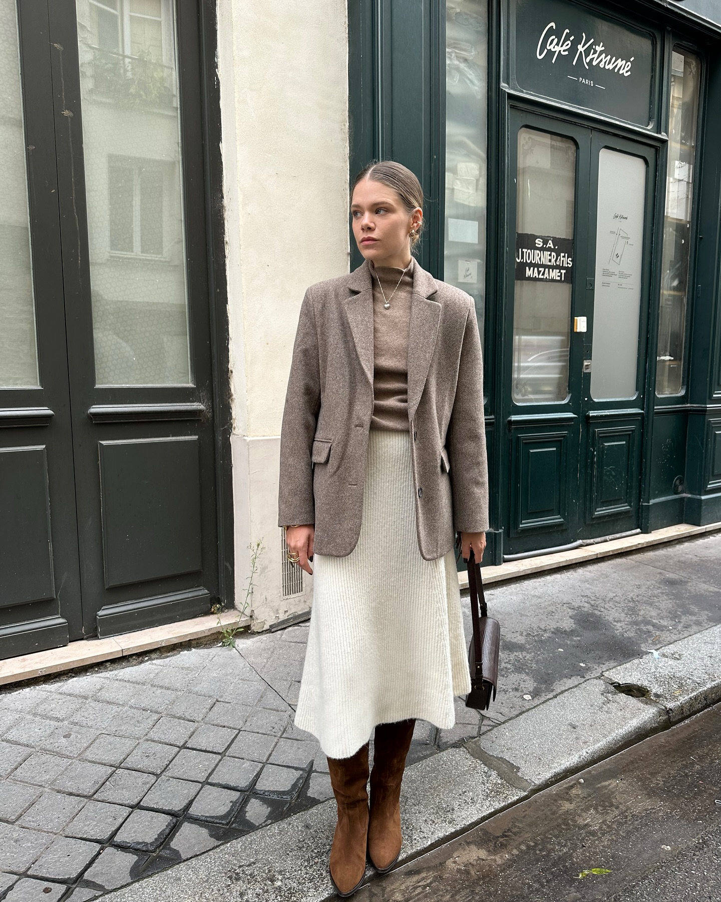 5 cách mặc áo len không cầu kỳ mà đẹp long lanh của phụ nữ Pháp- Ảnh 2.