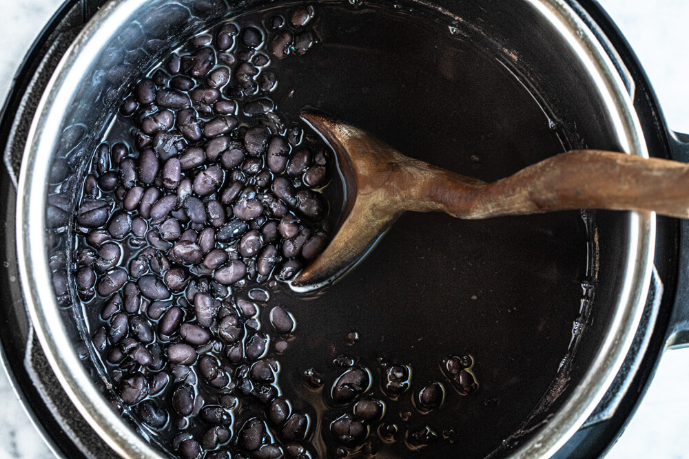 Chị em nào ăn đậu đen mà VỨT BỎ phần này thì đừng mong tăng sinh collagen, dưỡng da, chống lão hóa- Ảnh 3. Chị em nào ăn đậu đen mà VỨT BỎ phần này thì đừng mong tăng sinh collagen, dưỡng da, chống lão hóa- Ảnh 3.