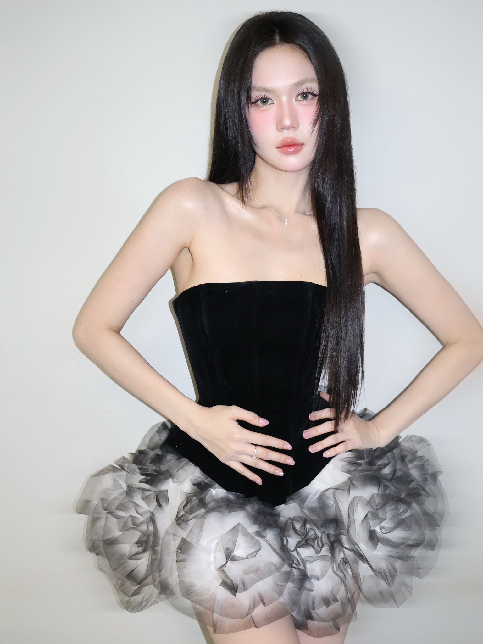 Chuyện g&igrave; đang xảy ra với Ngọc Trinh?- Ảnh 1.