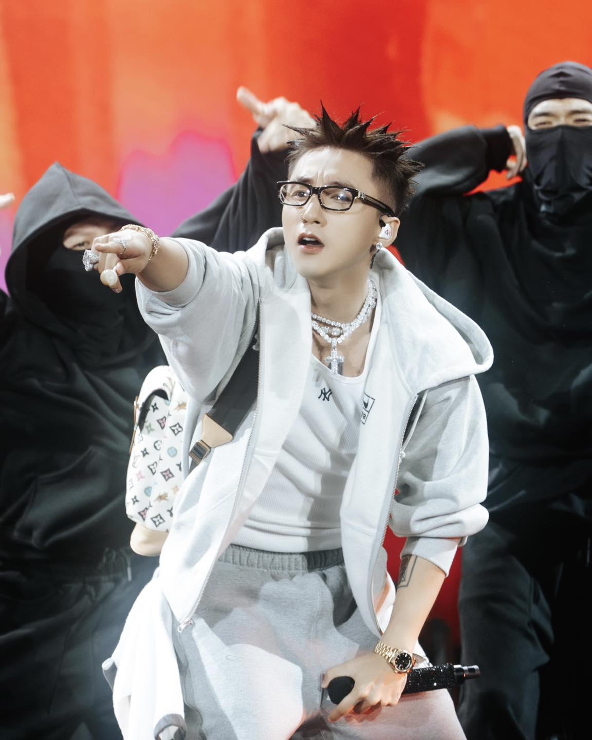 Lộ ảnh hiếm thời Sơn Tùng M-TP đi hát hội chợ, 1 ánh nhìn "tố cáo" tất cả- Ảnh 4. Lộ ảnh hiếm thời Sơn Tùng M-TP đi hát hội chợ, 1 ánh nhìn "tố cáo" tất cả- Ảnh 4.