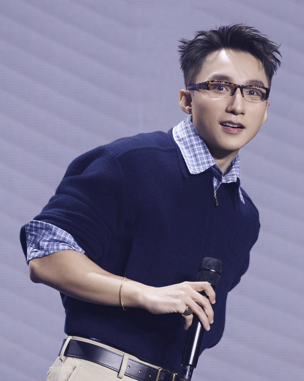 Lộ ảnh hiếm thời Sơn Tùng M-TP đi hát hội chợ, 1 ánh nhìn "tố cáo" tất cả- Ảnh 3. Lộ ảnh hiếm thời Sơn Tùng M-TP đi hát hội chợ, 1 ánh nhìn "tố cáo" tất cả- Ảnh 3.