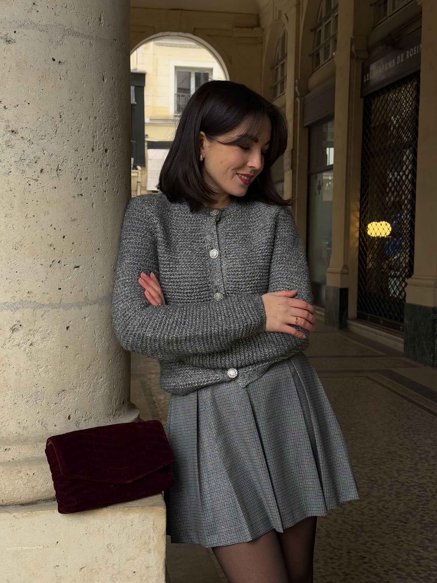 5 cách mặc áo len không cầu kỳ mà đẹp long lanh của phụ nữ Pháp- Ảnh 4.