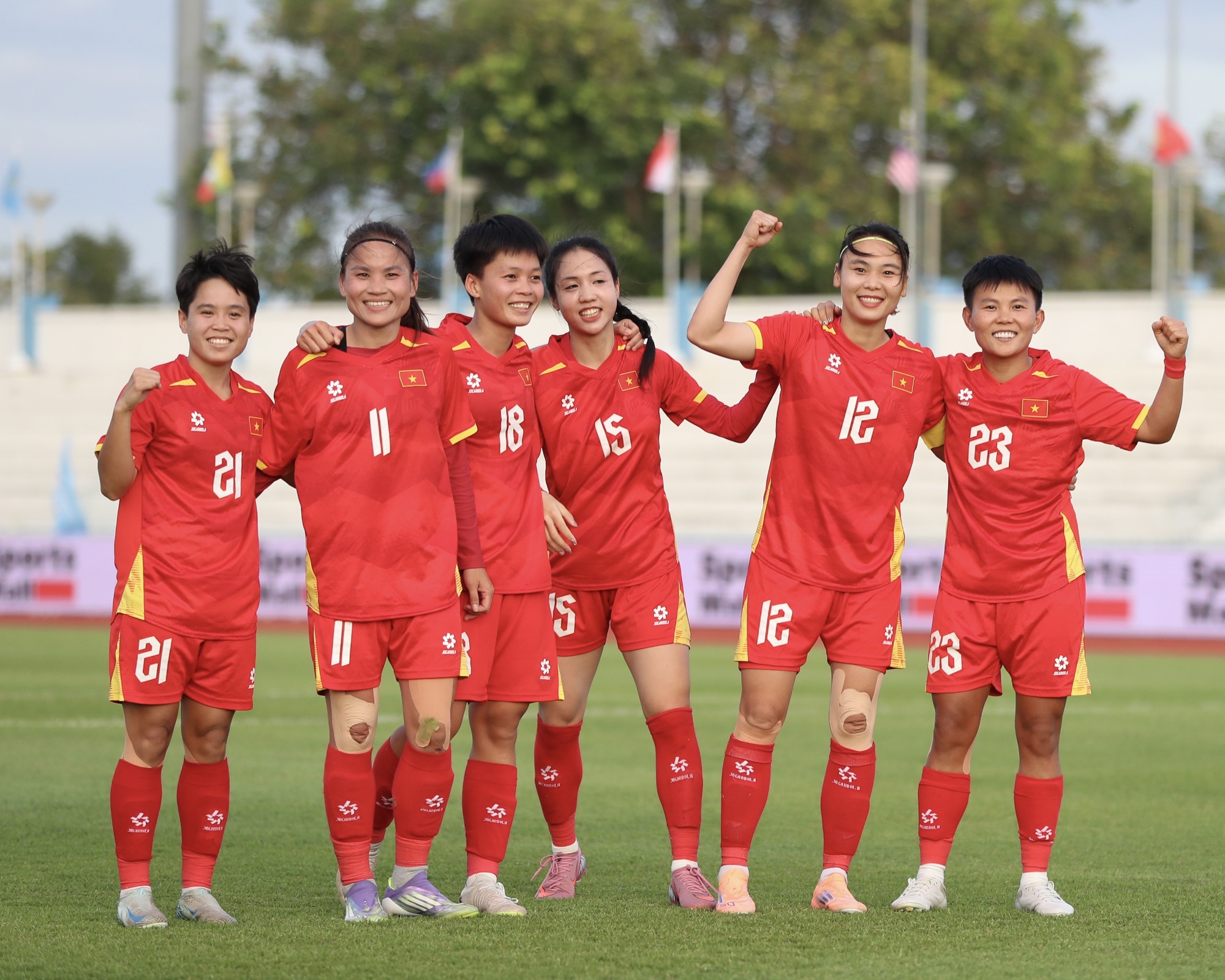 Chủ tịch FIFA ch&uacute;c mừng b&oacute;ng đ&aacute; Việt Nam v&agrave;o chung kết SEA Games 33- Ảnh 2.