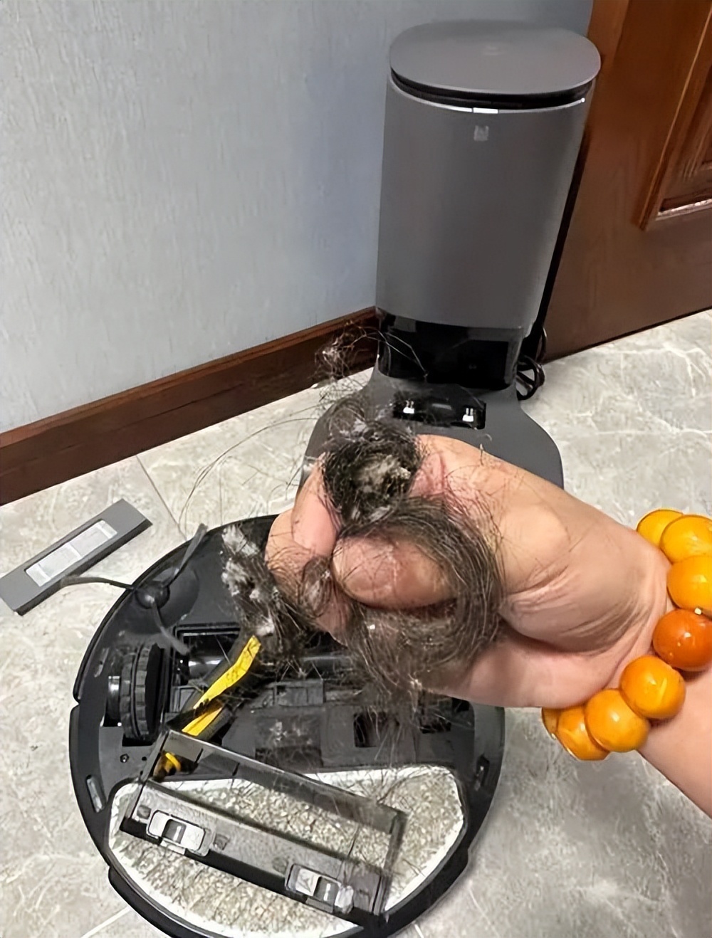 D&ugrave;ng robot h&uacute;t bụi 2 năm, t&ocirc;i quay lại c&acirc;y lau nh&agrave; v&agrave; thấy đời dễ chịu hơn hẳn- Ảnh 2.