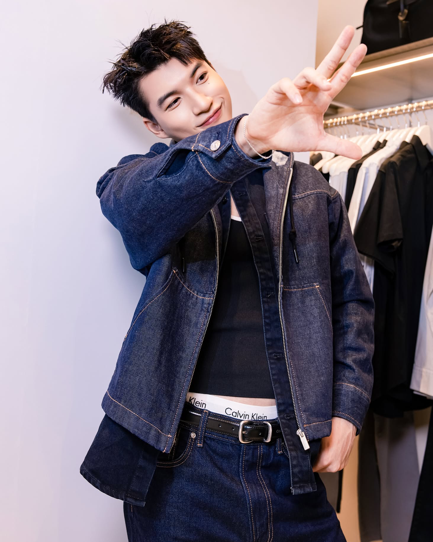 HIEUTHUHAI và Calvin Klein: Khi tranh cãi và ganh ghét tạo nên biểu mẫu của sự thành công- Ảnh 8. HIEUTHUHAI và Calvin Klein: Khi tranh cãi và ganh ghét tạo nên biểu mẫu của sự thành công- Ảnh 8.