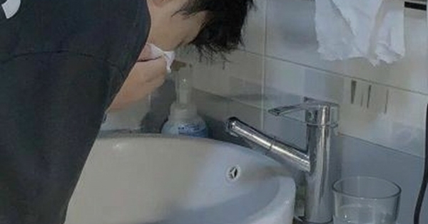 Ngực nam sinh 17 tuổi 