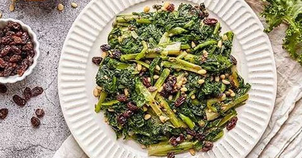 Loại rau được mệnh danh &ldquo;tốt nhất thế giới&rdquo; ở Việt Nam lại rẻ b&egrave;o, b&aacute;n đầy chợ