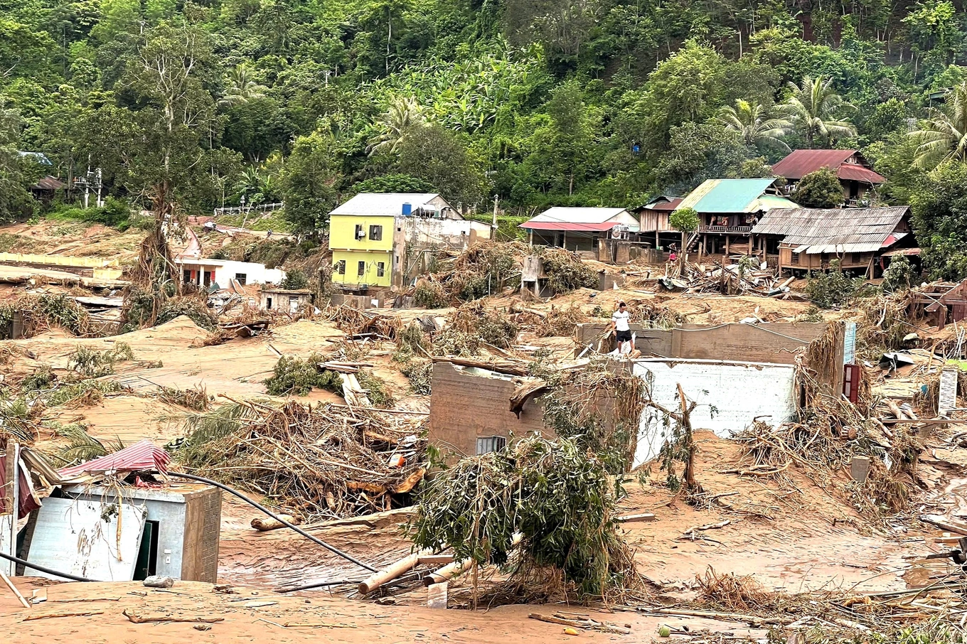 Bức tranh thi&ecirc;n tai khốc liệt năm 2025 qua những con số kỷ lục chưa từng ghi nhận: 419 người chết, cuốn tr&ocirc;i hơn 97.000 tỷ đồng- Ảnh 5.