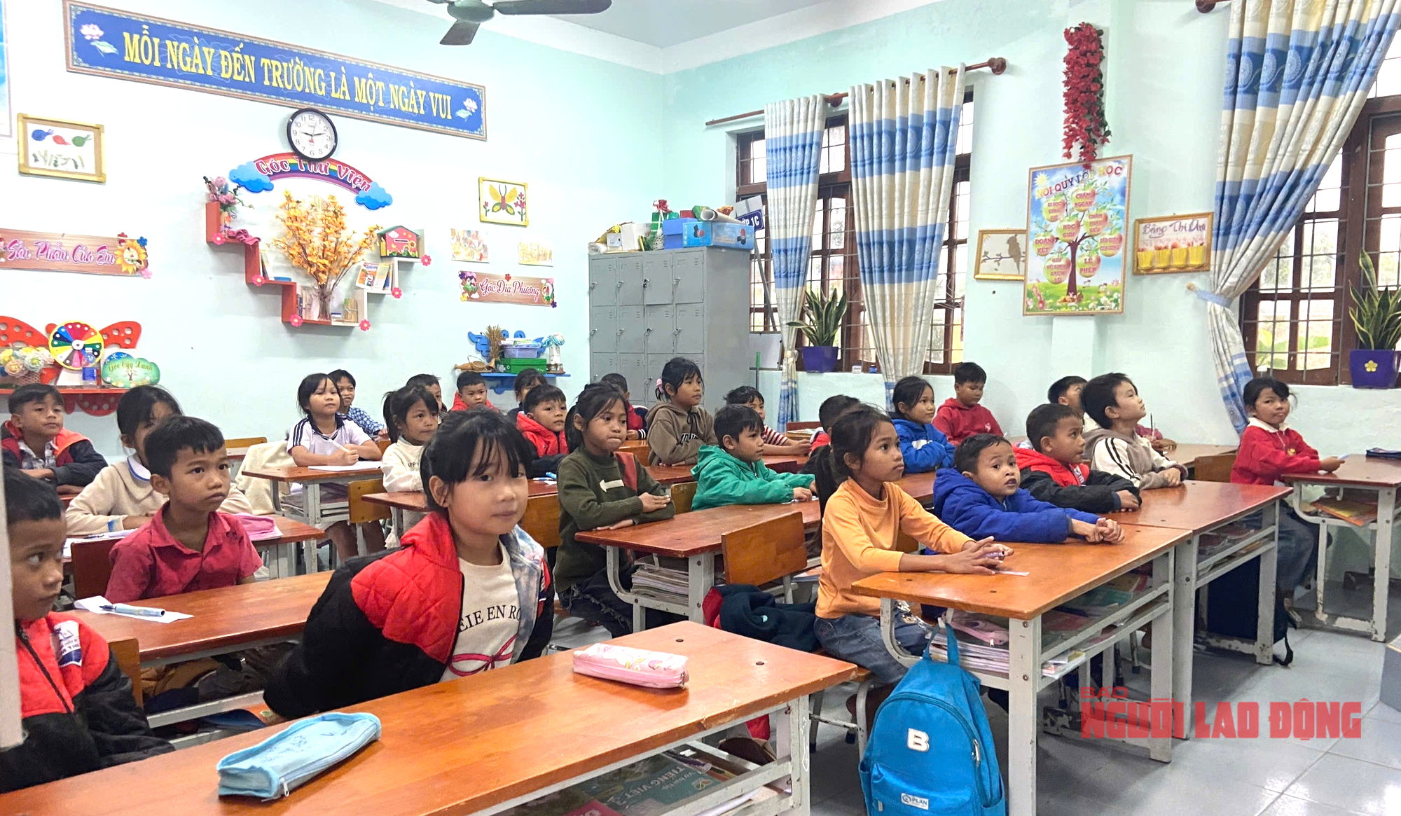 Trường Ph&oacute; hiệu trưởng Đỗ Thị Hồng Huế l&agrave;m việc bị phạt gần 200 triệu đồng nhưng kh&ocirc;ng c&oacute; tiền nộp- Ảnh 2.