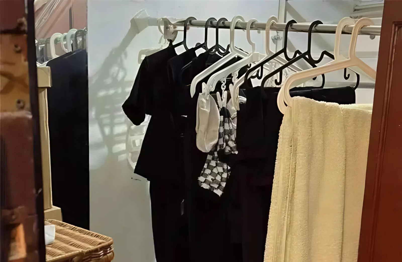 Th&aacute;nh thần ơi: Nh&agrave; Hong Kong chỉ 5m&sup2; vẫn tận dụng được từng kẽ hở, muốn b&aacute;i gia chủ l&agrave;m sư phụ!- Ảnh 5.