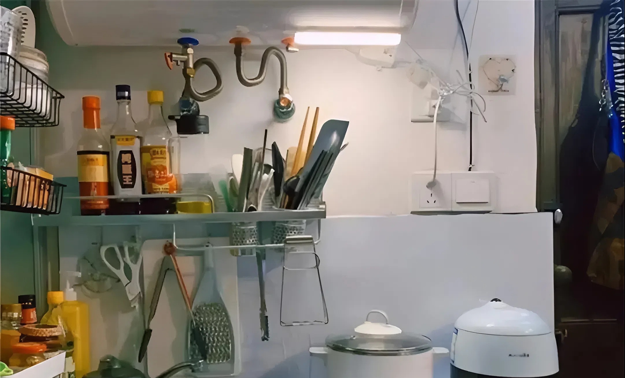 Th&aacute;nh thần ơi: Nh&agrave; Hong Kong chỉ 5m&sup2; vẫn tận dụng được từng kẽ hở, muốn b&aacute;i gia chủ l&agrave;m sư phụ!- Ảnh 7.