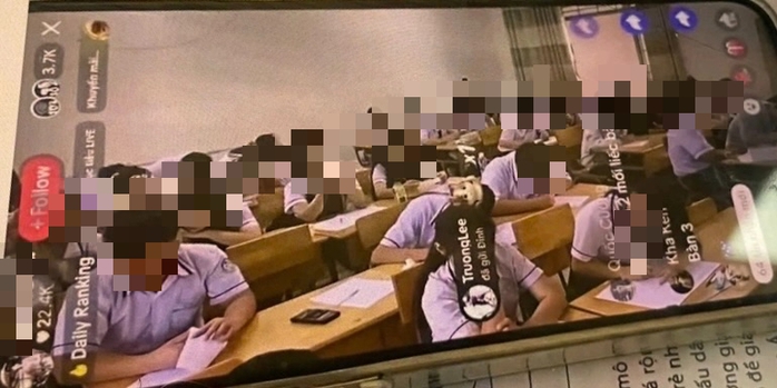 X&ocirc;n xao c&ocirc; gi&aacute;o ở Đồng Nai ph&aacute;t trực tiếp "học sinh đang l&agrave;m b&agrave;i" với h&agrave;ng ng&agrave;n người xem- Ảnh 1.
