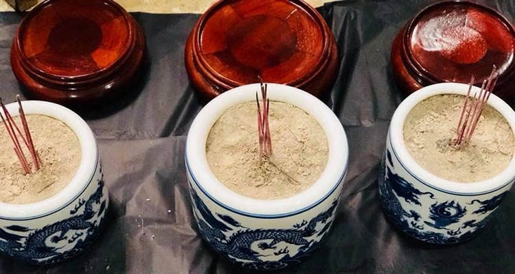 Cuối năm b&aacute;t hương xuất hiện 3 dấu hiệu n&agrave;y, gia chủ n&ecirc;n xem lại ngay- Ảnh 2.