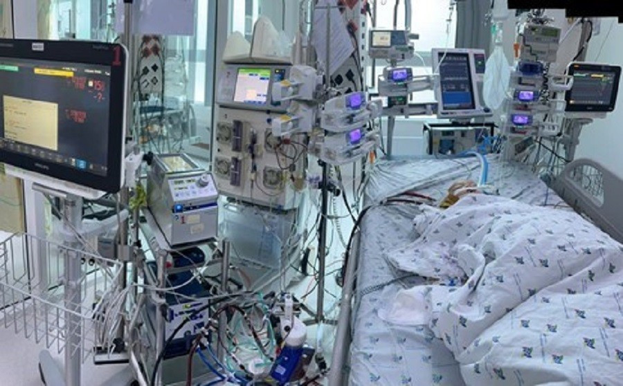 Sốt, nổi ban tưởng bệnh nhẹ, b&eacute; 2 tuổi tổn thương tim nguy kịch- Ảnh 1.