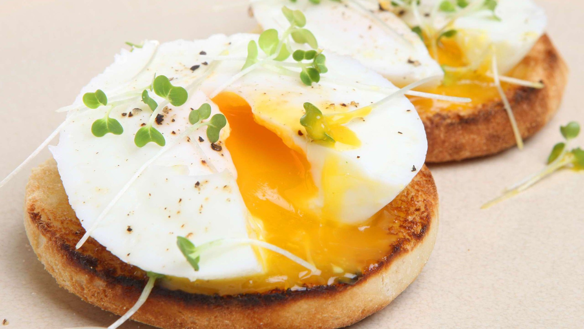 Gần 8 triệu lượt xem kh&aacute;ch T&acirc;y ăn m&oacute;n quen thuộc trong bữa s&aacute;ng kiểu Mỹ, nhưng theo c&aacute;ch Việt Nam- Ảnh 5.