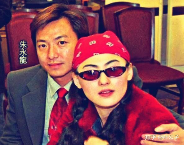 Trương B&aacute; Chi sống thế n&agrave;o m&agrave; bị 3 người quản l&yacute; quay lưng?- Ảnh 2.