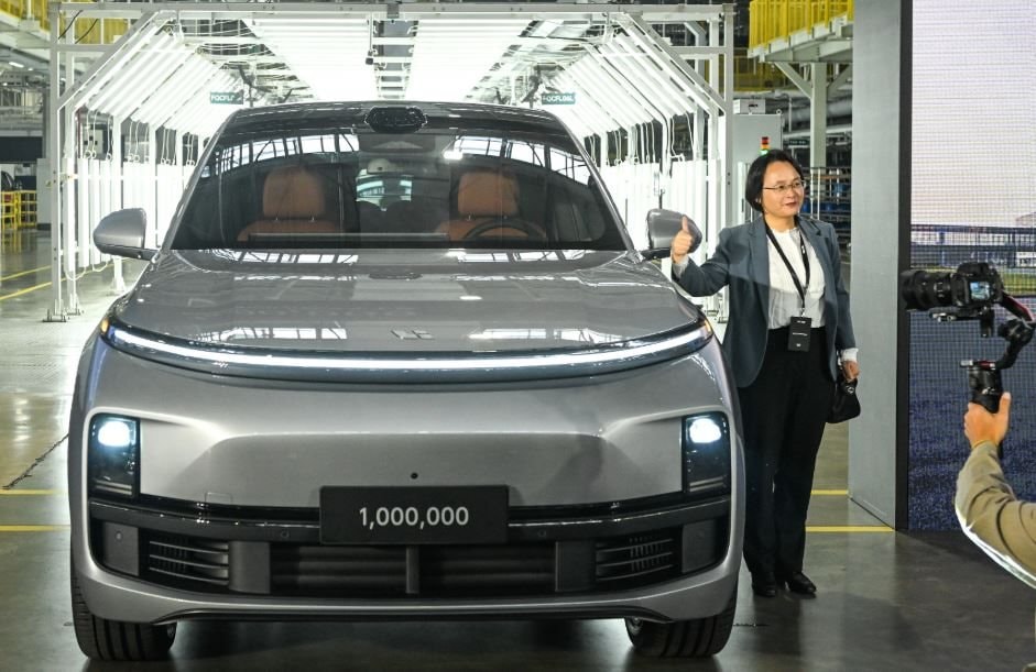 Thời ho&agrave;ng kim của xe xăng quay trở lại: Loạt h&atilde;ng lớn từ bỏ xe điện v&igrave; kh&ocirc;ng thể b&ugrave; lỗ, người d&acirc;n thờ ơ với EV v&igrave; trợ cấp kh&ocirc;ng c&ograve;n- Ảnh 3.