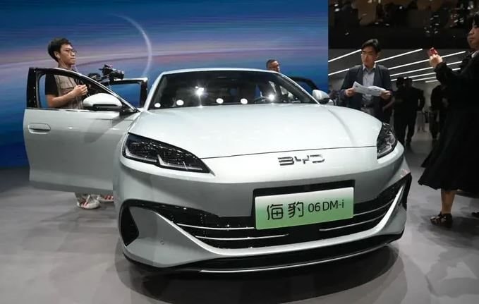 Thời ho&agrave;ng kim của xe xăng quay trở lại: Loạt h&atilde;ng lớn từ bỏ xe điện v&igrave; kh&ocirc;ng thể b&ugrave; lỗ, người d&acirc;n thờ ơ với EV v&igrave; trợ cấp kh&ocirc;ng c&ograve;n- Ảnh 1.