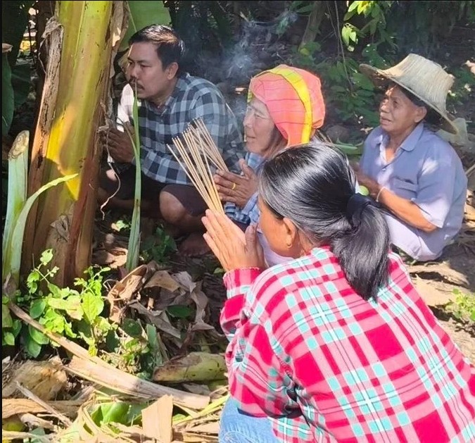 C&acirc;y chuối trong l&agrave;ng bỗng xuất hiện hiện tượng lạ, người d&acirc;n x&ocirc;n xao 