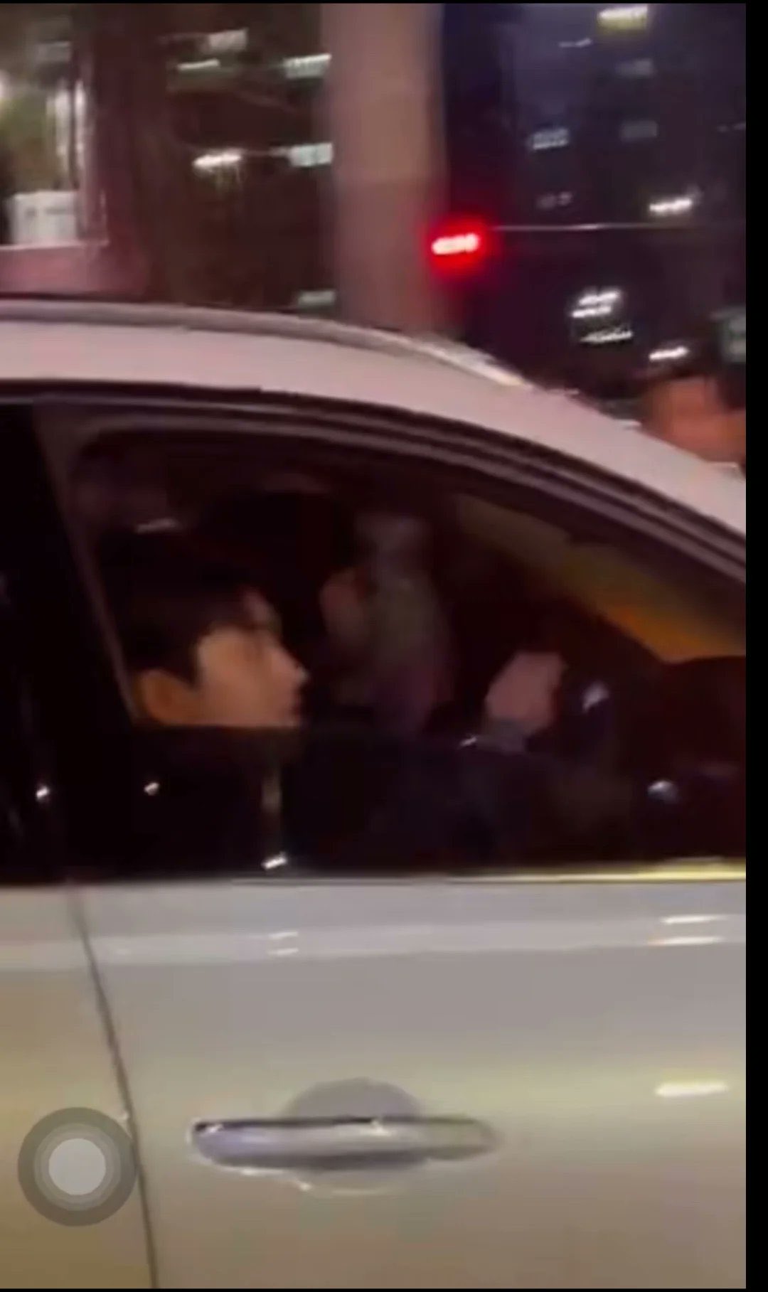 Sốc: Ca sĩ hạng S bị tố l&agrave;m nh&acirc;n t&igrave;nh cho đại gia, c&ugrave;ng người y&ecirc;u l&agrave;m m&agrave;u ở đ&ecirc;m từ thiện kh&ocirc;ng biết ngượng- Ảnh 3.