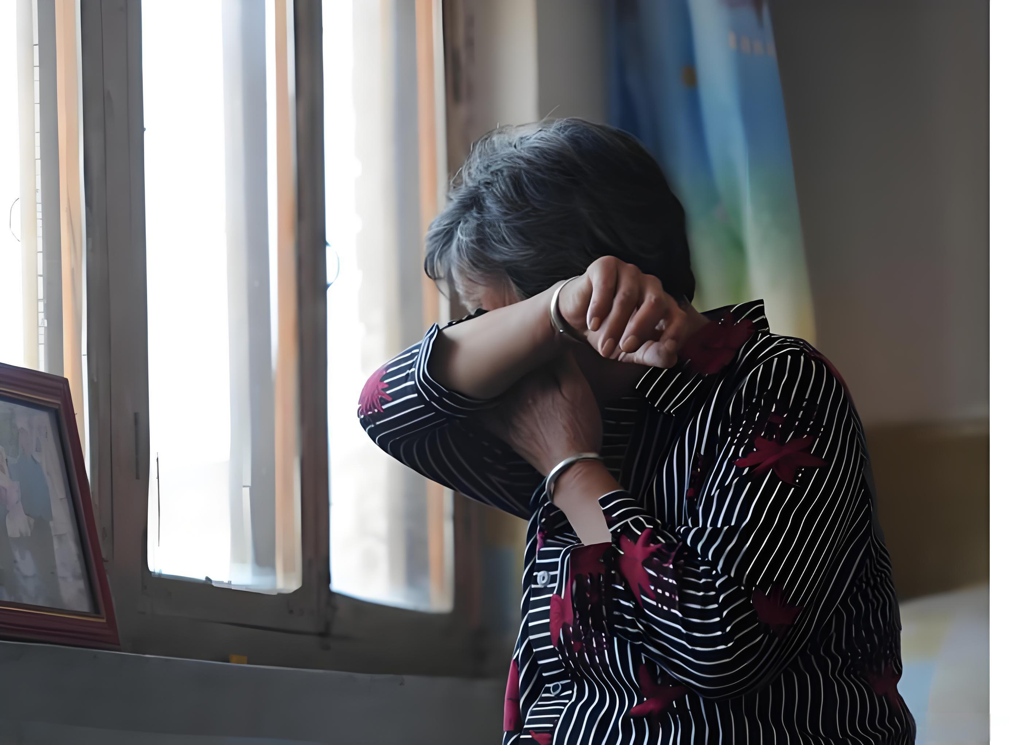 Một bi kịch vẫn &acirc;m thầm diễn ra ở nhiều gia đ&igrave;nh: V&igrave; sao ta h&ograve;a nh&atilde; với người ngo&agrave;i nhưng lại c&aacute;u gắt với cha mẹ?- Ảnh 1.