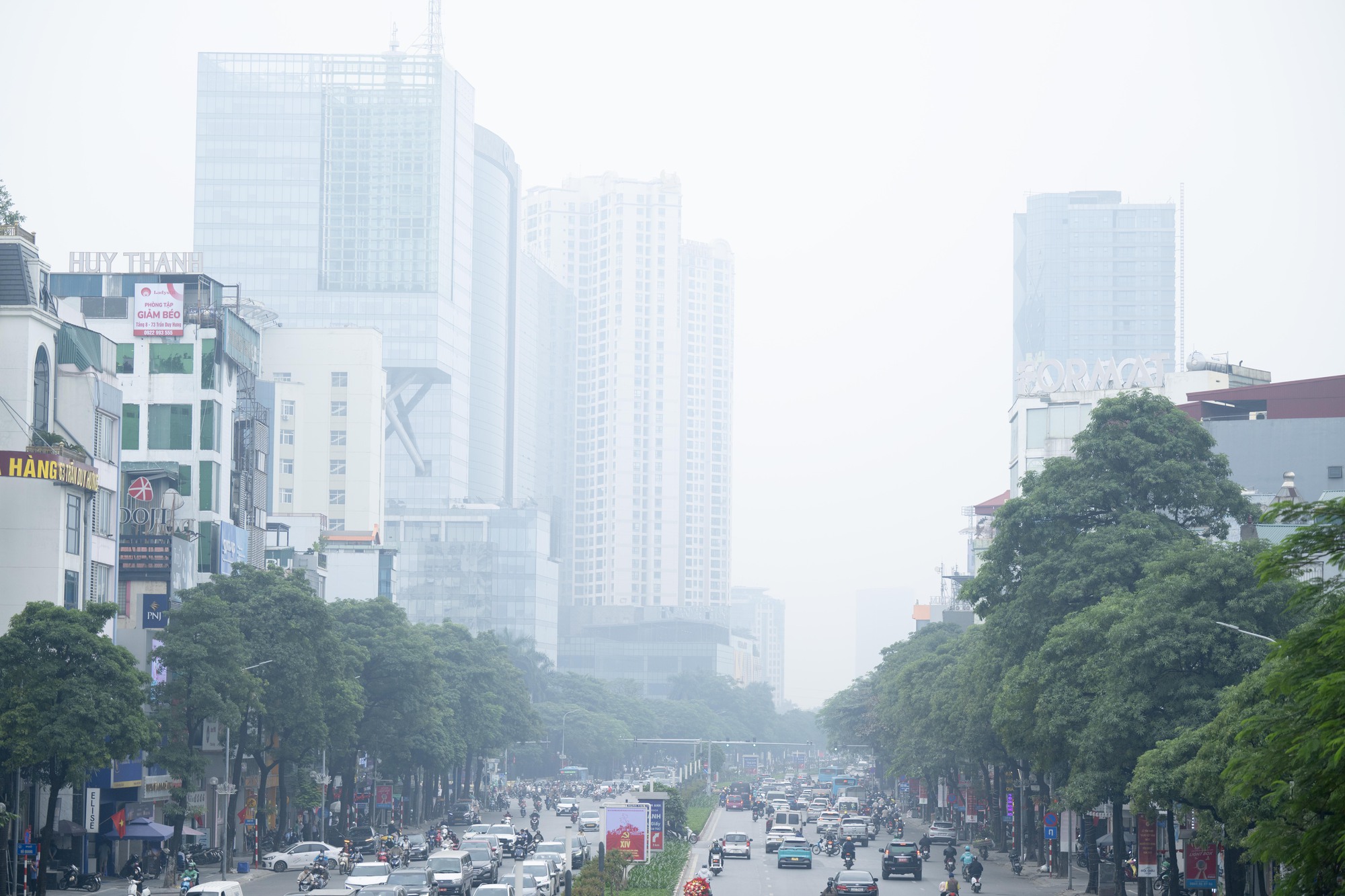 Kh&ocirc;ng kh&iacute; &ocirc; nhiễm bao tr&ugrave;m những ng&agrave;y cuối năm: H&agrave; Nội m&ugrave; mịt, TP.HCM tối sầm d&ugrave; đ&atilde; 8h s&aacute;ng- Ảnh 7.