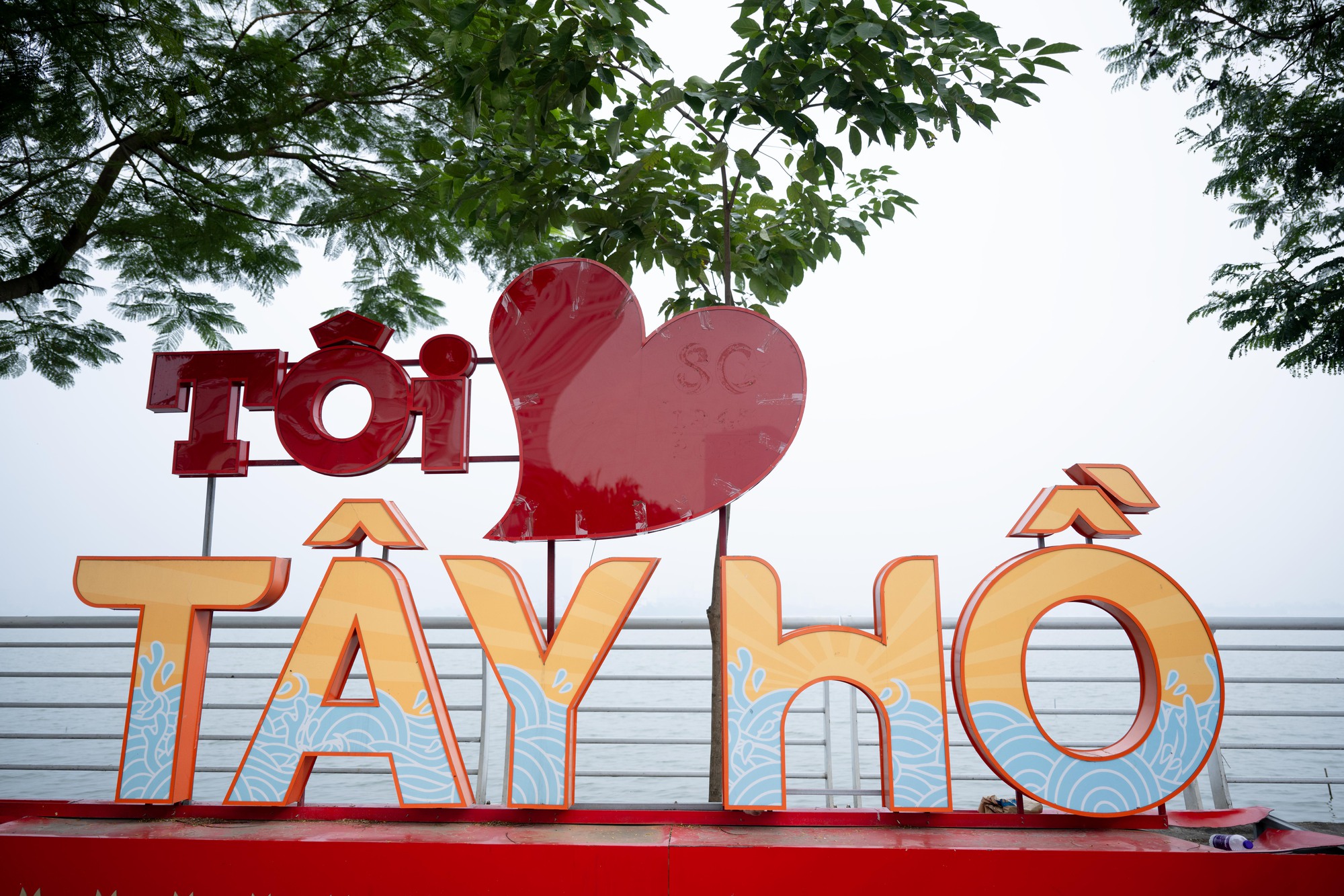 Kh&ocirc;ng kh&iacute; &ocirc; nhiễm bao tr&ugrave;m những ng&agrave;y cuối năm: H&agrave; Nội m&ugrave; mịt, TP.HCM tối sầm d&ugrave; đ&atilde; 8h s&aacute;ng- Ảnh 12.