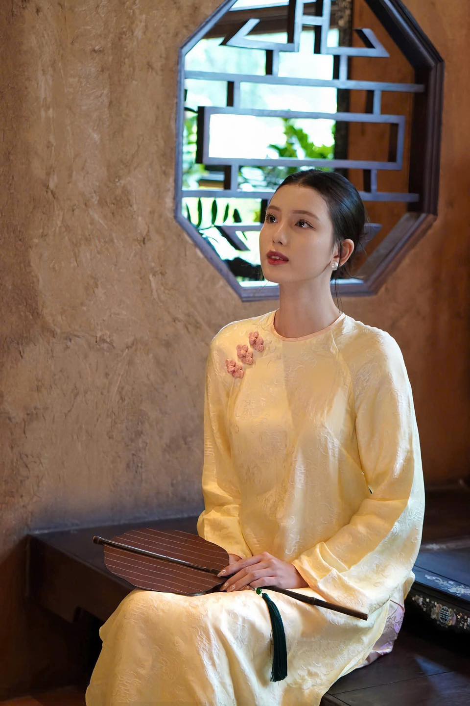 Hà Tăng lại tạo trend áo dài Tết: Local brand đồng loạt ra mắt các thiết kế, tôn trọn khí chất phụ nữ tuổi 35+- Ảnh 5. Hà Tăng lại tạo trend áo dài Tết: Local brand đồng loạt ra mắt các thiết kế, tôn trọn khí chất phụ nữ tuổi 35+- Ảnh 5.