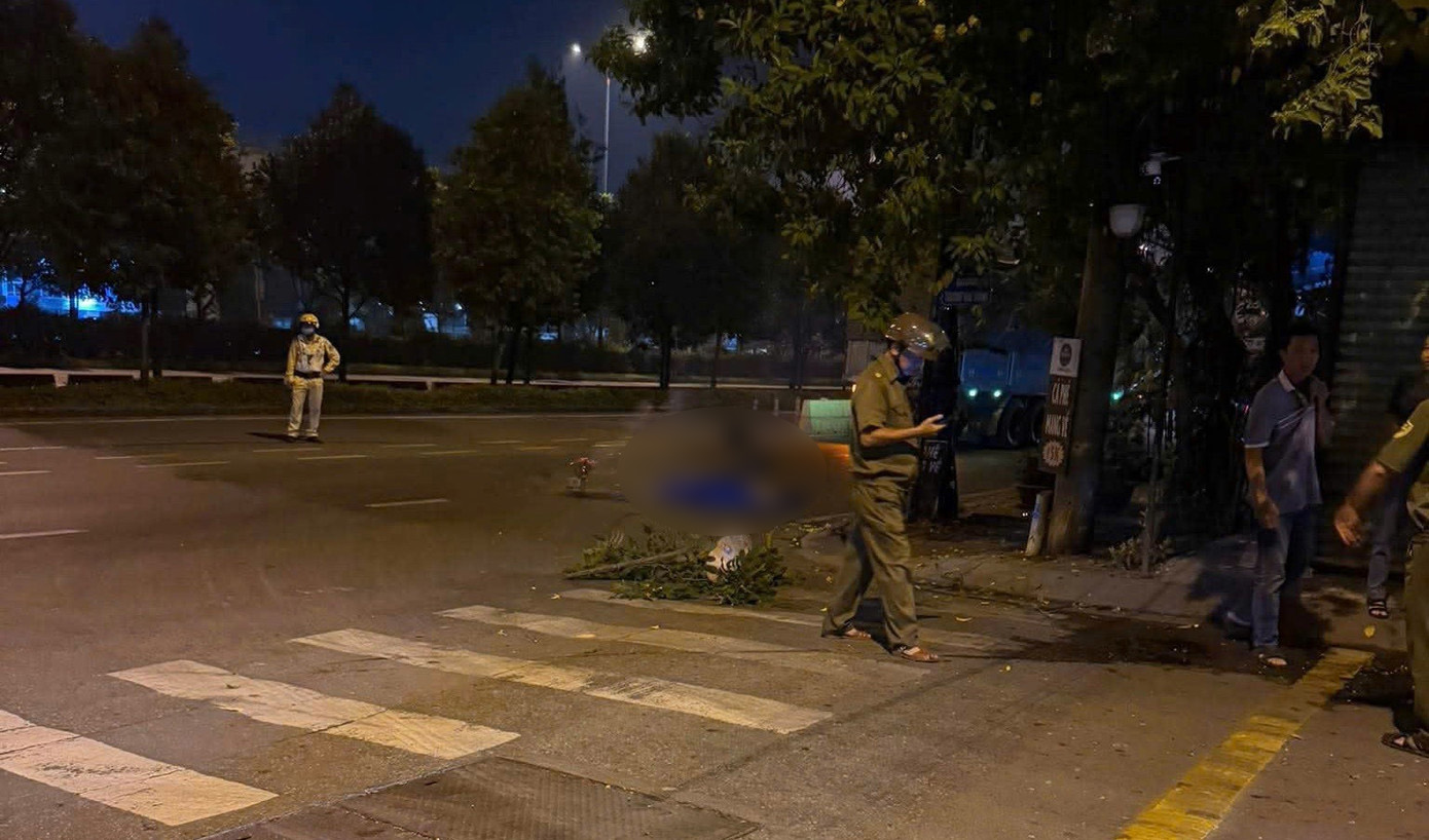 Người phụ nữ lao ra đường bị &ocirc; t&ocirc; t&ocirc;ng tử vong ở TP.HCM: Trước đ&oacute; c&atilde;i nhau với người th&acirc;n trong nh&agrave;- Ảnh 1.