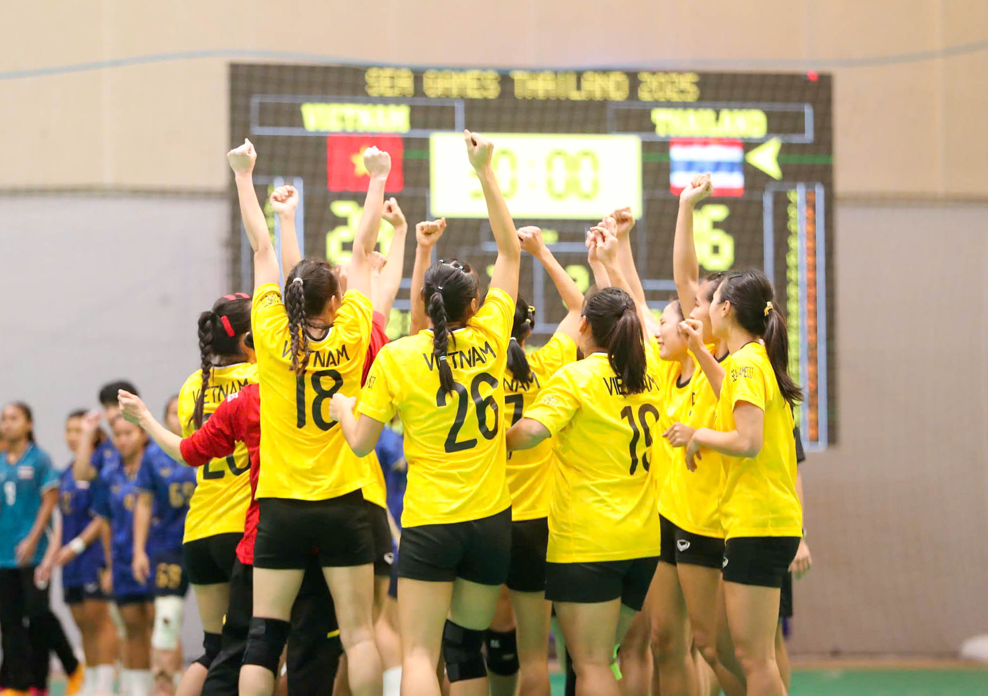 B&ugrave;ng nổ cảm x&uacute;c SEA Games 33: Hạ Th&aacute;i Lan gi&agrave;nh HCV, cầu thủ b&oacute;ng n&eacute;m Việt Nam kh&oacute;c nức nở v&igrave; hạnh ph&uacute;c- Ảnh 1.